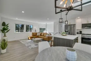 Stylish Bellevue Retreat - Image 2