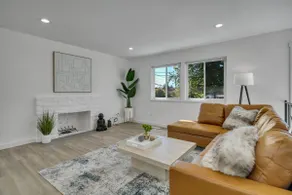 Stylish Bellevue Retreat - Image 5