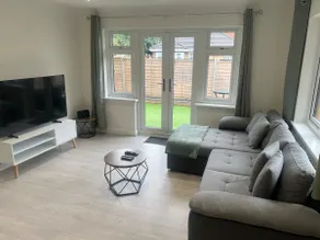 Rose Mews, Newly Refurbed Modern Interior with Garden - Image 4