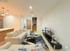 5-Bedroom Home Schofields - Image 2