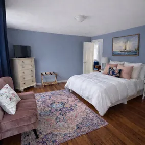 Seaside Stay in Historic Warren - Image 3