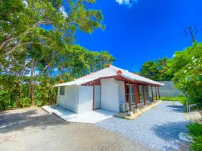 A traditional Okinawan house villa where you can fully enjoy the Okinawan vibe | Entire building rental | Free Wi-Fi | ZA215 - Image 4