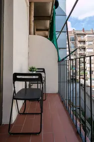 2BR Flat 5 Min Drive to Plaza Catalunya - Image 3