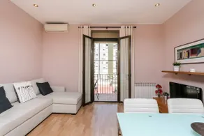 2BR Flat 5 Min Drive to Plaza Catalunya - Image 5