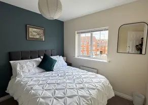 Stylish 5BR Retreat :Free Parking w/King Bed - Image 5