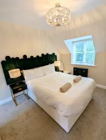2 Bed 2 Ensuite Modern House With Parking - Image 3