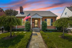 *NEW* Cozy Arlington Escape-Walk to Clarendon & DC - Image 2