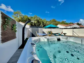 House & Private Hot Tub 5 people • Palm trees & hammocks - Image 2