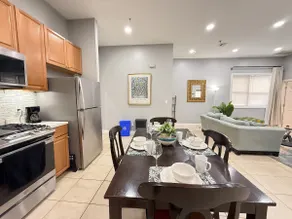 Spacious Apartment Near NYC + Parking - Image 3