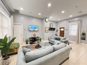 Spacious Apartment Near NYC + Parking - Image 4