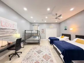 Spacious Apartment Near NYC + Parking - Image 2
