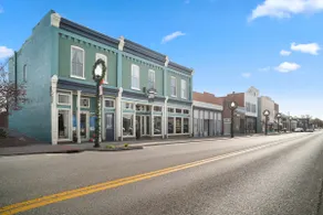 Southern Charm- Bourbon Trail- Trail Suites Inn- B - Image 2