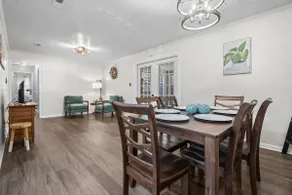 Hailey's Retreat 3/2 Cozy & Spacious Home +Sunroom - Image 3
