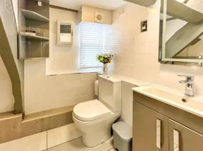 Studio Apartment - Image 4