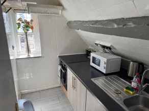 Studio Apartment - Image 3