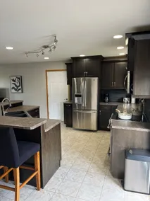 Spacious 5-Bedroom Home - Image 4
