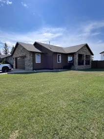 Spacious 5-Bedroom Home - Image 5