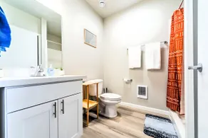 Cozy Micro Suite Unit 12 Sleeps 2 Minutes to Downtown - Image 3