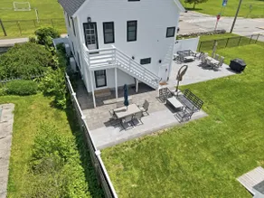 Historic Home for 7: Walk to Beach, Pets & Family - Image 4