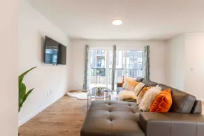*Lovely 3 Bedrooms Entire House*Beside WEM Sleep6 - Image 2