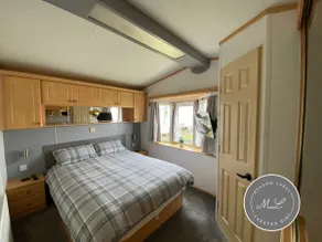 Sherwood 472 - central heating, Pet friendly, WiFi, bed linen - Golden Palm Resort - Meadow Lakes Caravan & Lodge Hire - Image 4
