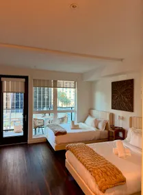 Hollywood Blvd Luxe Stay | Pool • Parking • Balcony - Image 2