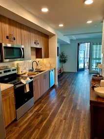 Hollywood Blvd Luxe Stay | Pool • Parking • Balcony - Image 5