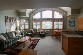 Cozy Condo: Ski, Golf, Hike, & Swim in White Mnts - Image 5