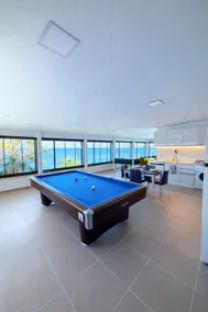 Beachfront 2BR Penthouse, Beach & Pool in Pelitköy - Image 5