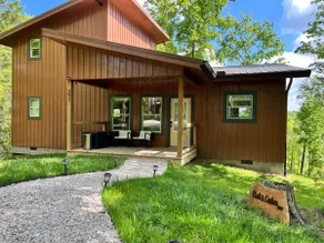 Pet Friendly Cabin with Cliffline Views - Image 5