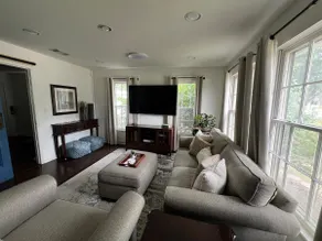 The Ro House Charming home one block to downtown - Image 2