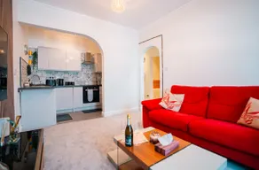 Cozy 1BR Seaside Apt in Brighton Marina Village - Image 2