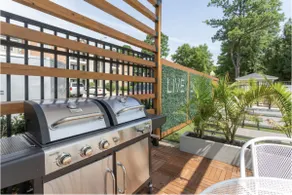Artsy Getaway Condo, Walk to Campus or Downtown - Image 4