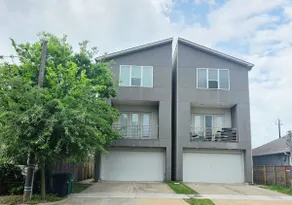 World Cup House-Downtown 3BR Retreat - Patio BBQ - Image 2