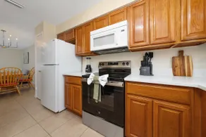 Spacious Yard/Dog Friendly/Near UCF &Airport/6 PPL - Image 3