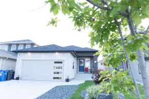 5BR Winnipeg Villa w/ Gym, Fireplace & BBQ & View - Image 5