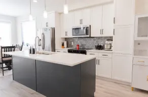 5BR Winnipeg Villa w/ Gym, Fireplace & BBQ & View - Image 3