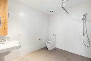 Stylish, New, First Floor 2 Bedroom Apartment - Image 3