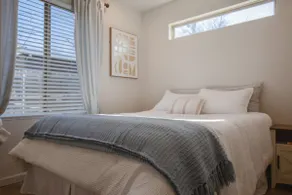 Polly's Place - Private Guesthouse Near Downtown - Image 2