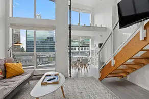 Modern Downtown Vancouver Loft. Parking included. - Image 2