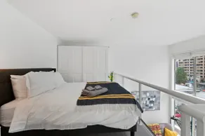 Modern Downtown Vancouver Loft. Parking included. - Image 5