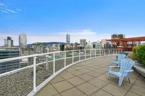 Modern Downtown Vancouver Loft. Parking included. - Image 4