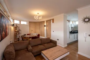 The Cambridge Penthouse - Image 2