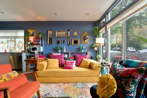 Blue Muse Art House | Rooftop Firepit + Parking - Image 3