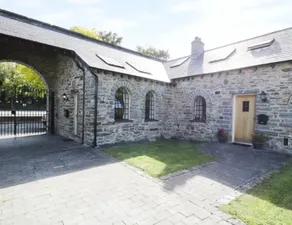 New! Stunning home in heart of Bala, walk to lake - Image 4