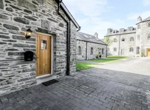 New! Stunning home in heart of Bala, walk to lake - Image 5