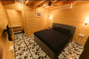 Hideaway / Cozy Wooden Chalet 02 - Image 2