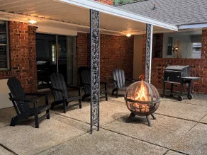 Rustic Retreat 5-BR Home with Backyard Oasis - Image 5