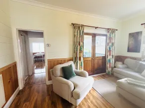 3-Bedroom Blue Mountains Hideaway in Central Katoomba - Image 3