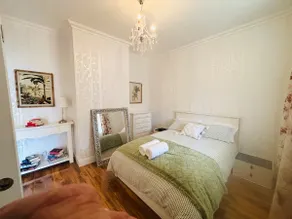 3-Bedroom Blue Mountains Hideaway in Central Katoomba - Image 5